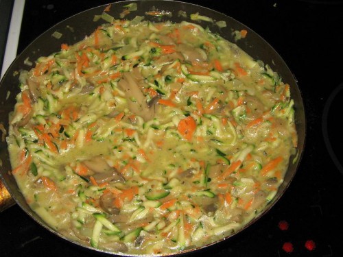 Sonkás-zöldséges tészta recept